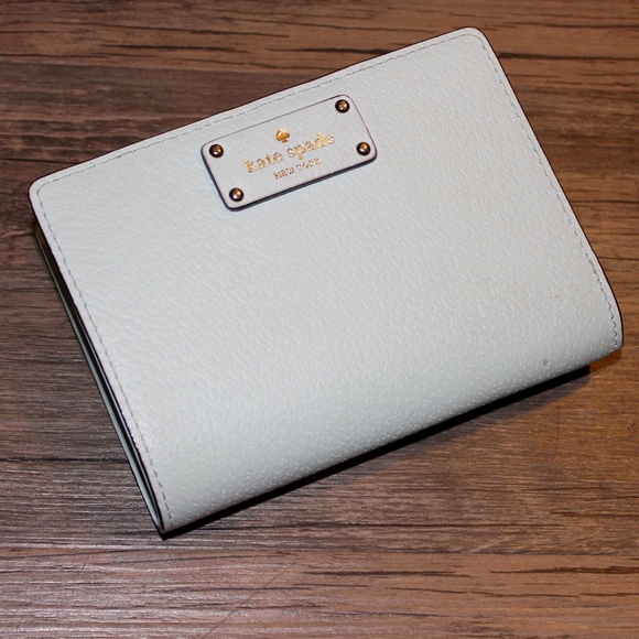kate spade Handbags - Kate Spade Snap Wallet in Tiffany Blue